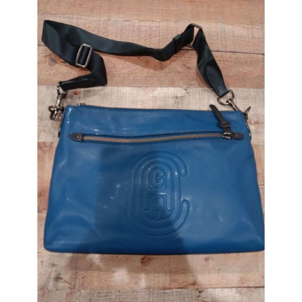 NWT coach Rivington Messenger With Coach Patch